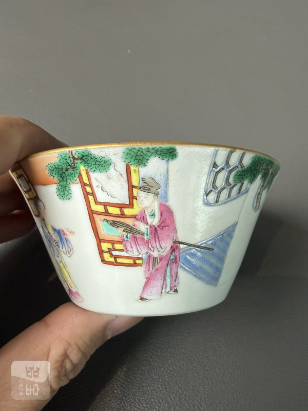 清嘉庆 粉彩西厢记人物图马蹄套杯一组五件 - 图13